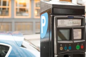 Parken nur mit Parkschein: An einem Automat ist dann ein Ticket zu lösen.